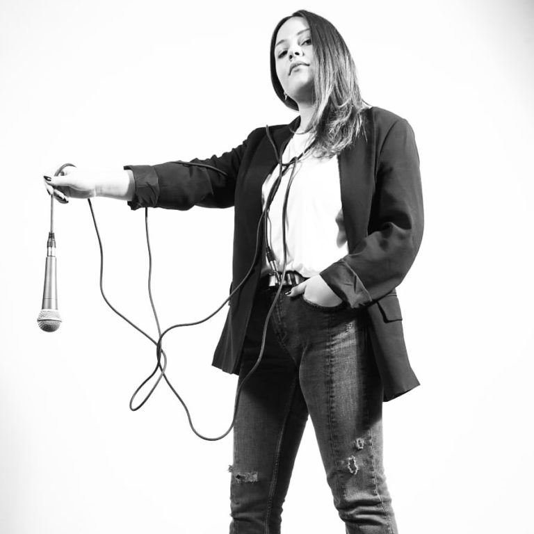 SENZA OROLOGIO è il debut single della giovane cantautrice pugliese “martina” disponibile da oggi in radio e digital.